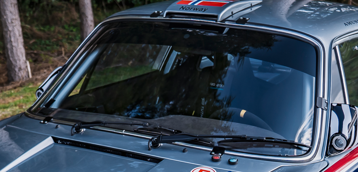 Windscreen retainers